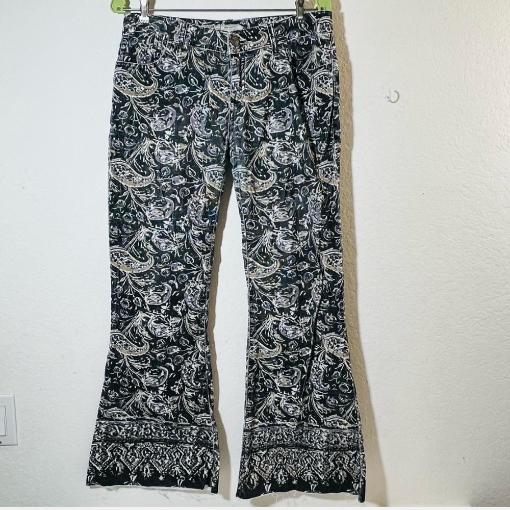 Free People Bali Flare Feather Paisley Micro
Cords Pants
Size 28*
